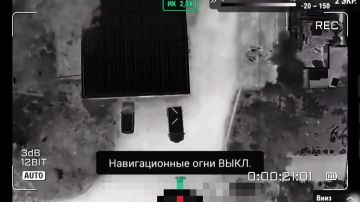 г. Херсон.. Транспорт двойного назначения. Ночью работать самое то, потому что транспорт, как тараканы кучкуются в одном месте. В Херсоне нет гражданского транспорта, любая техника может и применяется боевиками ВСУ для...