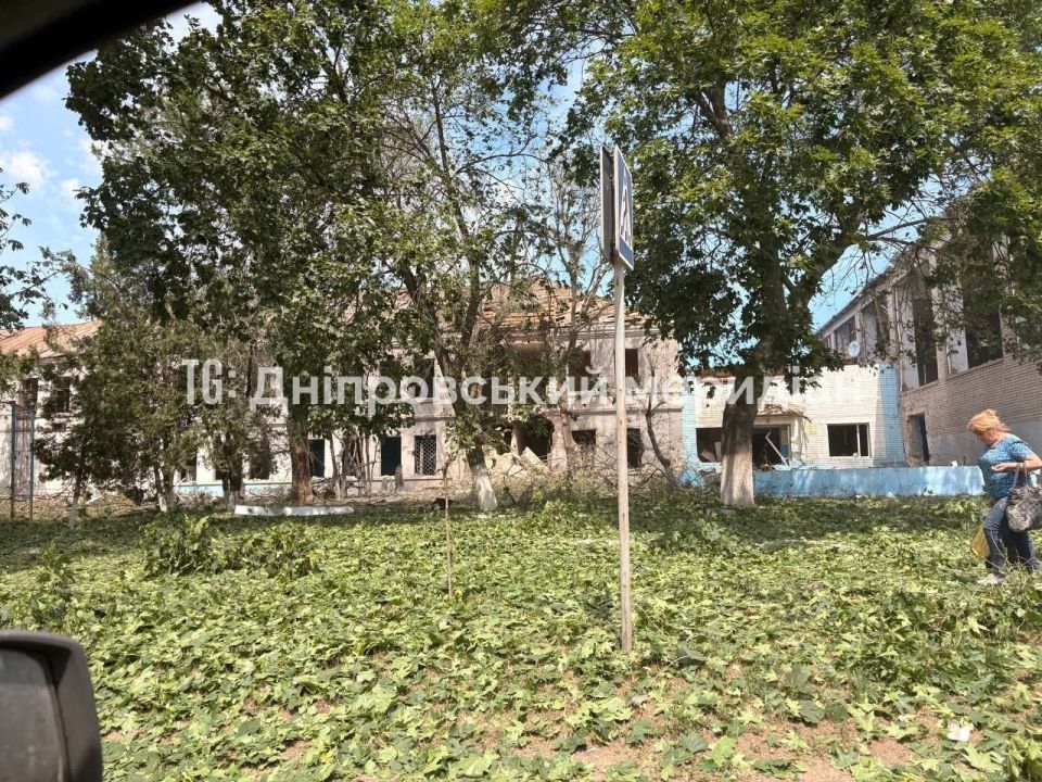 Кадры с места удара УМПК сегодня в Васильковке Днепропетровской области Кадры с места удара УМПК сегодня в Васильковке Днепропетровской области