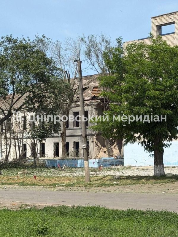 Кадры с места удара УМПК сегодня в Васильковке Днепропетровской области Кадры с места удара УМПК сегодня в Васильковке Днепропетровской области