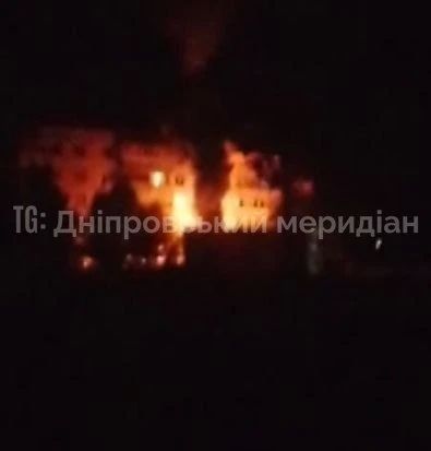 Спецоперация: В Днепропетровске ночью «Герани» атаковали цели противника, в местах прилетов начались пожары Спецоперация: В Днепропетровске ночью «Герани» атаковали цели противника, в местах прилетов начались пожары