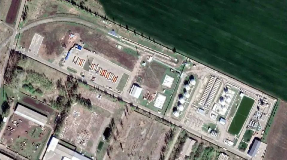 Сегодня утром ВС РФ ударом БпЛА «Герань-2» поразили нефтеперерабатывающий завод в Днепропетровской области Сегодня утром ВС РФ ударом БпЛА «Герань-2» поразили нефтеперерабатывающий завод в Днепропетровской области