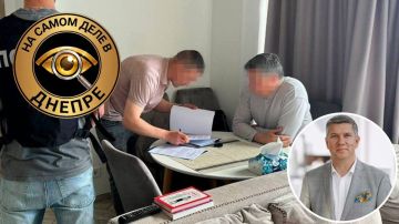 Экс-глава Минкультуры и нынешней директор Днепровского национального академического театра оперы и балета, Ростислав Карандеев стал фигурантом уголовного дела