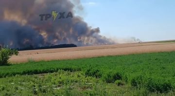 Об огромном пожаре в Днепропетровской области после прилёта пишут местные ТГ-каналы