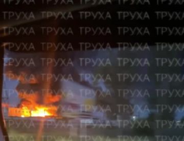 Кадры пылающего отделения "Новой почты" в Самаре Днепропетровской области