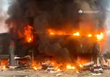 В Кривом Роге в результате атаки реактивного БПЛА вспыхнул масштабный пожар в помещении логистической компании, — областная администрация