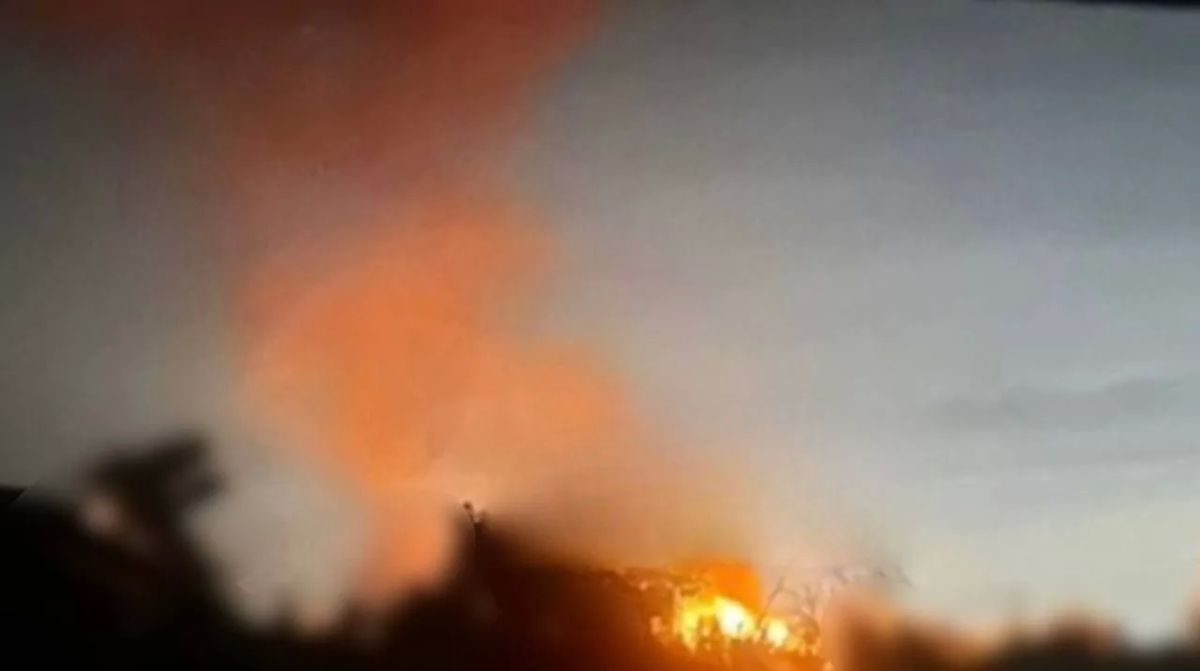 В Новомосковске после прилёта "Гераней" возник пожар, пишут местные каналы