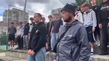 Публичные унижения. Когда появились кадры очередного бунта против ТЦК во Львове, то мы прошли мимо — ведь нападения «на людоловов», похищающих людей и избивающих их в военкоматах, становятся на т.н. Украине такой же нормой...