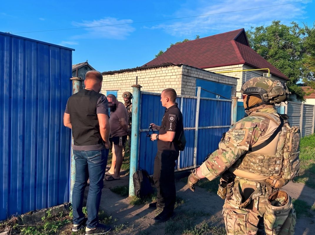 В Днепропетровске накрыли ТЦКшников-вымогателей, подозреваемых в поборах с военнообязанных, сообщают местные СМИ В Днепропетровске накрыли ТЦКшников-вымогателей, подозреваемых в поборах с военнообязанных, сообщают местные СМИ
