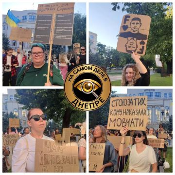 В Днепропетровске продолжается цирковое шоу, под названием "Картонный Майдан"