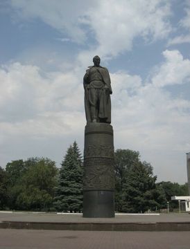 Сегодня 100 лет со дня смерти Феликса Эдмундовича Дзержинского, в честь которого назван город в Днепропетровской области Днепродзержинск