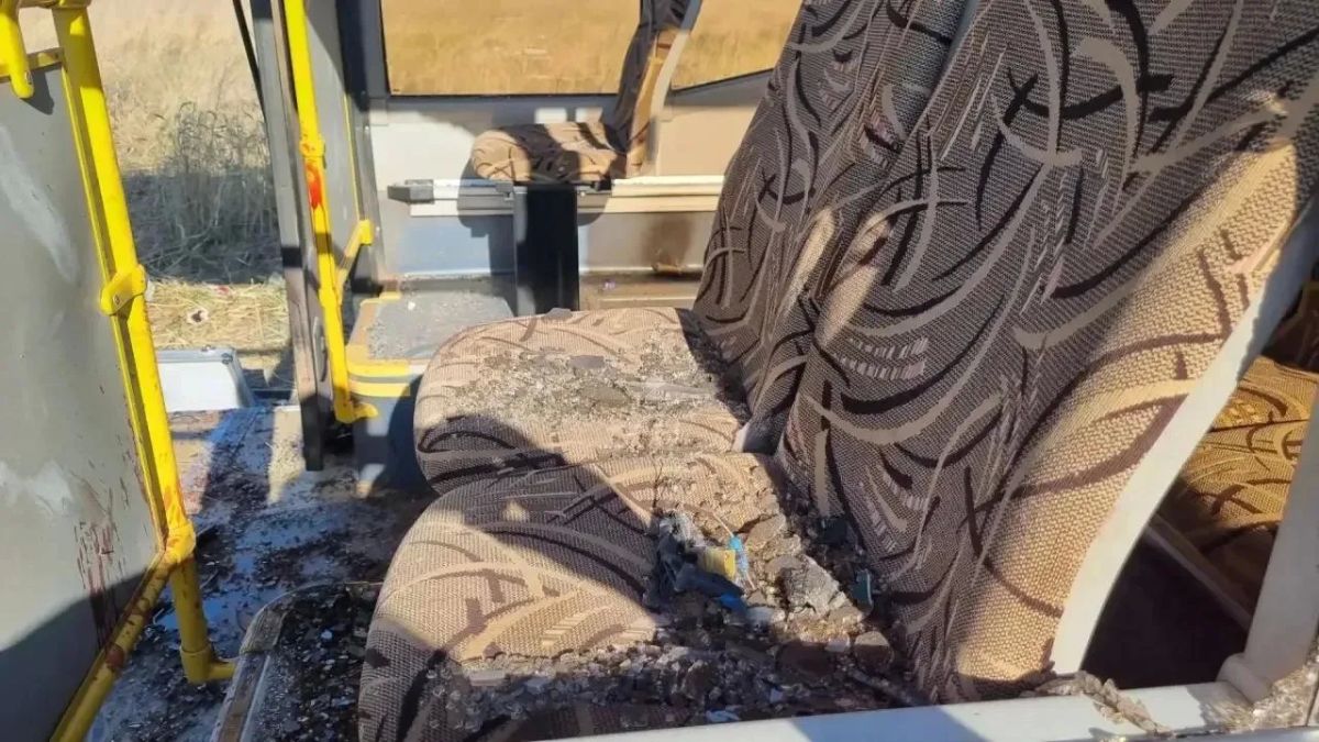 В Запорожской области украинский беспилотник атаковал гражданский автобус, перевозивший работников Днепрорудненского железорудного комбината со смены домой В Запорожской области украинский беспилотник атаковал гражданский автобус, перевозивший работников Днепрорудненского железорудного комбината со смены домой