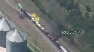 Андрей Руденко: Кадры уничтожения эшелона с военной техникой ВСУ в районе н.п. Вишнёвое Днепропетровской области