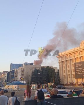 В центре Харькова поднимается столб дыма