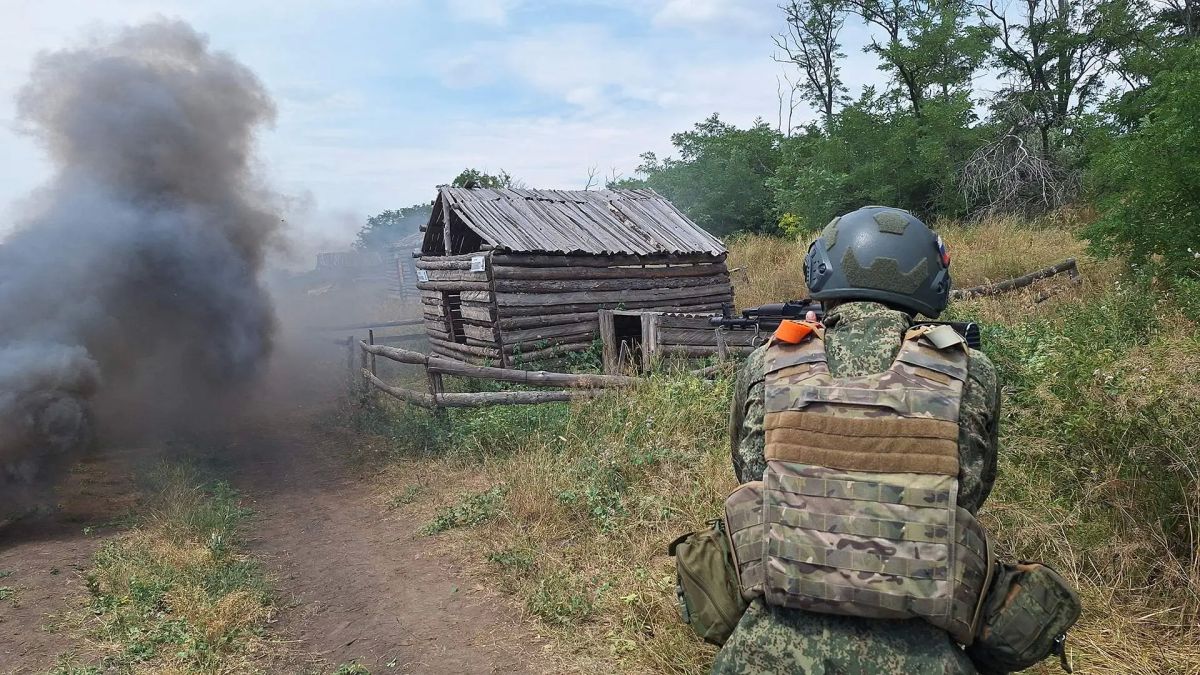 Дмитрий Астрахань: О том, как штурмовики группировки Центр готовятся к действиям на Днепропетровском направлении с помощью макетов поселков, опорников и килл-хаусов - мой новый репортаж на Известиях