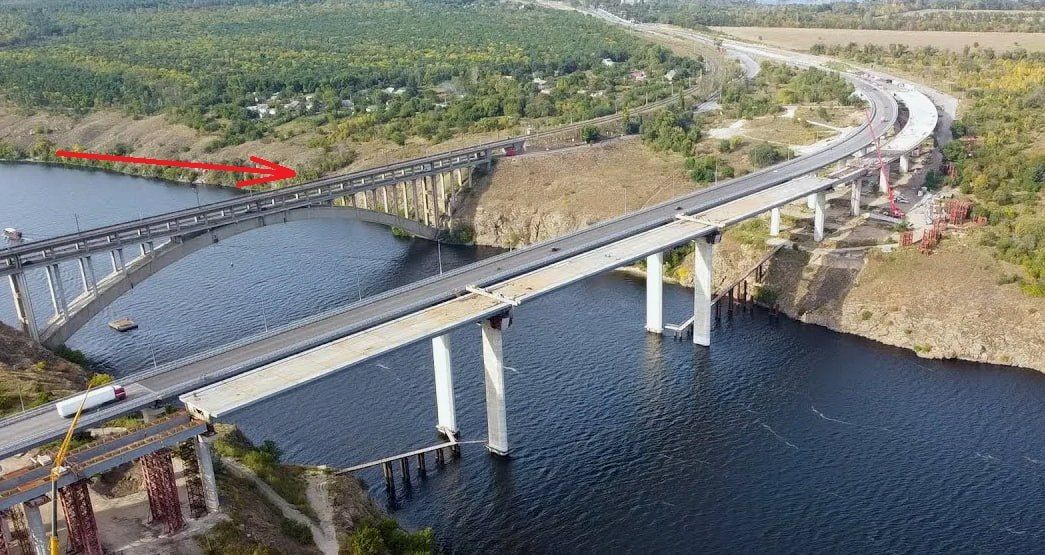 Авиаудар по мосту Преображенского через Днепр в г. Запорожье Авиаудар по мосту Преображенского через Днепр в г. Запорожье