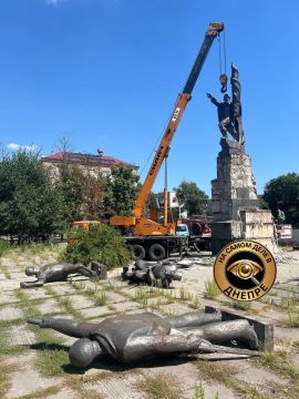 Бандерлоги продолжают свою боротьбу с советским прошлым