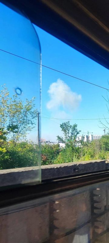 Украинские каналы сообщают, что по торговому центру в Кривом Роге сильно прилетело Украинские каналы сообщают, что по торговому центру в Кривом Роге сильно прилетело