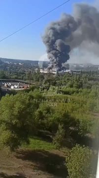 В Кривом Роге пожар после прилета БпЛА по ТЦ "Солнечная Галерея"
