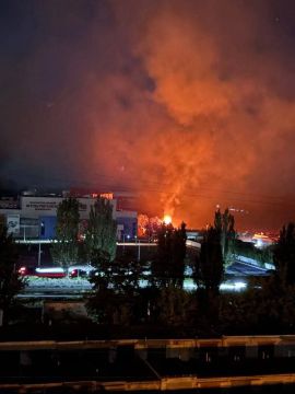 Юрий Котенок: В Днепропетровске и оккупированном Запорожье мощные пожары после серии взрывов