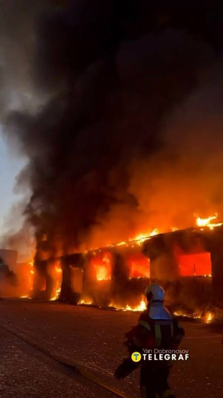 Мощный удар баллистикой по Киеву: укроСМИ сообщают о 26 ракетах Мощный удар баллистикой по Киеву: укроСМИ сообщают о 26 ракетах