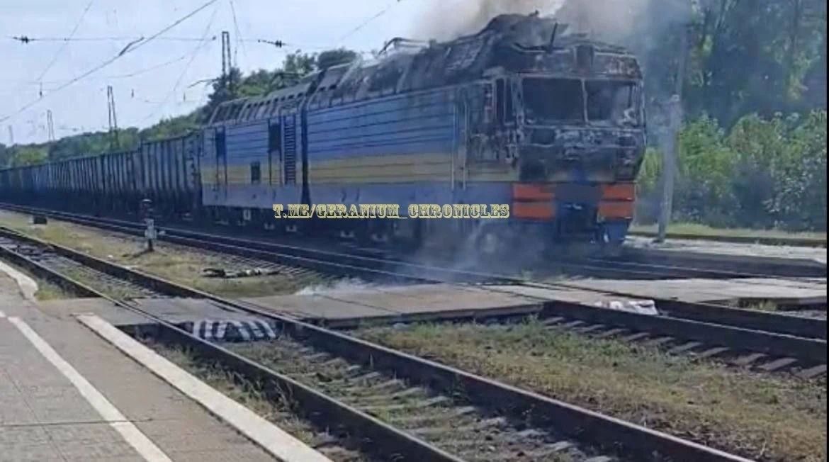 Армия России ударила по зданию ТЦК в Днепропетровска (фото 1,2) и разрушила железную дорогу в пригороде (фото 3), а также сожгла склад ВСУ в Житомирской области (фото 4). Очевидцы опубликовали кадры в соцсетях Армия России ударила по зданию ТЦК в Днепропетровска (фото 1,2) и разрушила железную дорогу в пригороде (фото 3), а также сожгла склад ВСУ в Житомирской области (фото 4). Очевидцы опубликовали кадры в соцсетях