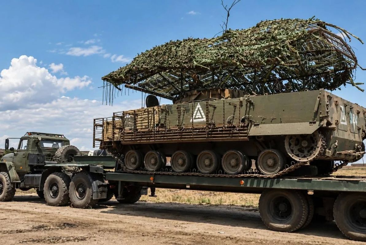 БМП-3 70-го мотострелкового полка 42-й мотострелковой дивизии группировки войск «Днепр» на Ореховском направлении Запорожского фронта БМП-3 70-го мотострелкового полка 42-й мотострелковой дивизии группировки войск «Днепр» на Ореховском направлении Запорожского фронта