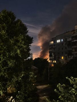 Юрий Котенок: Кадры из Днепропетровска.. Пожар на пораженных складах усиливается
