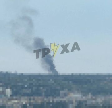 Виден дым в результате взрыва в Днепропетровске