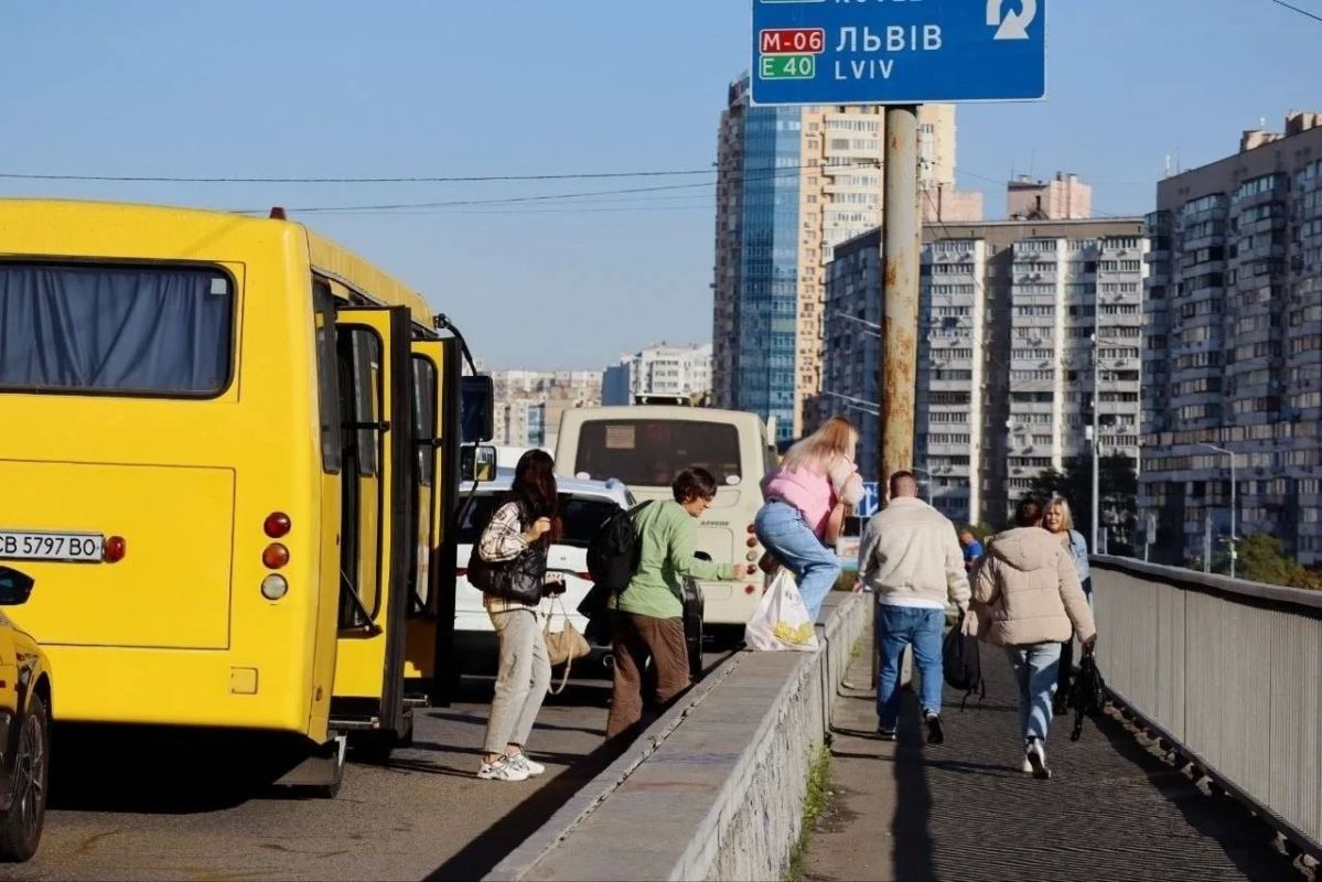 WarGonzo: Киев стоит в пробках после ударов по мостам WarGonzo: Киев стоит в пробках после ударов по мостам