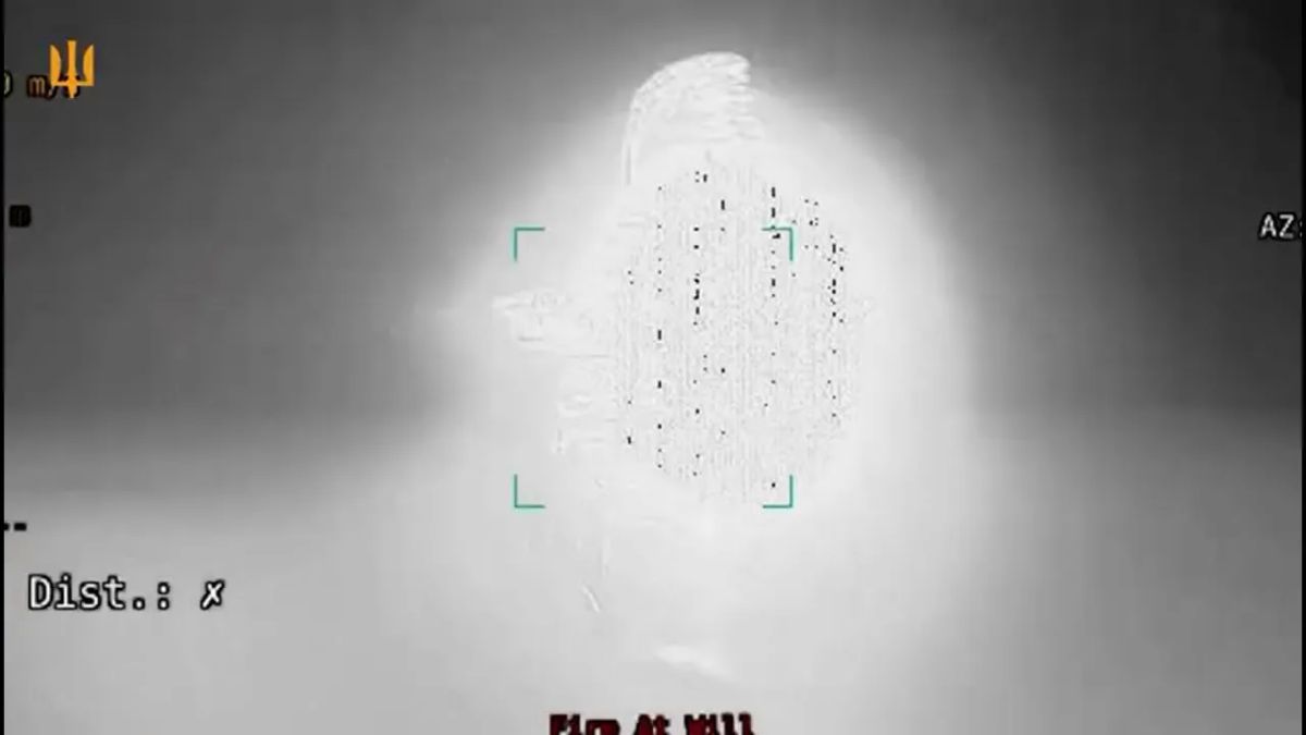 Уничтожение реактивной "Герани" на открытой местности огнем 12,7-мм пулемета турели Sky Sentinel, которые (или аналогичные им) противник сейчас устанавливает в Киеве для обороны критически важных объектов Уничтожение реактивной "Герани" на открытой местности огнем 12,7-мм пулемета турели Sky Sentinel, которые (или аналогичные им) противник сейчас устанавливает в Киеве для обороны критически важных объектов