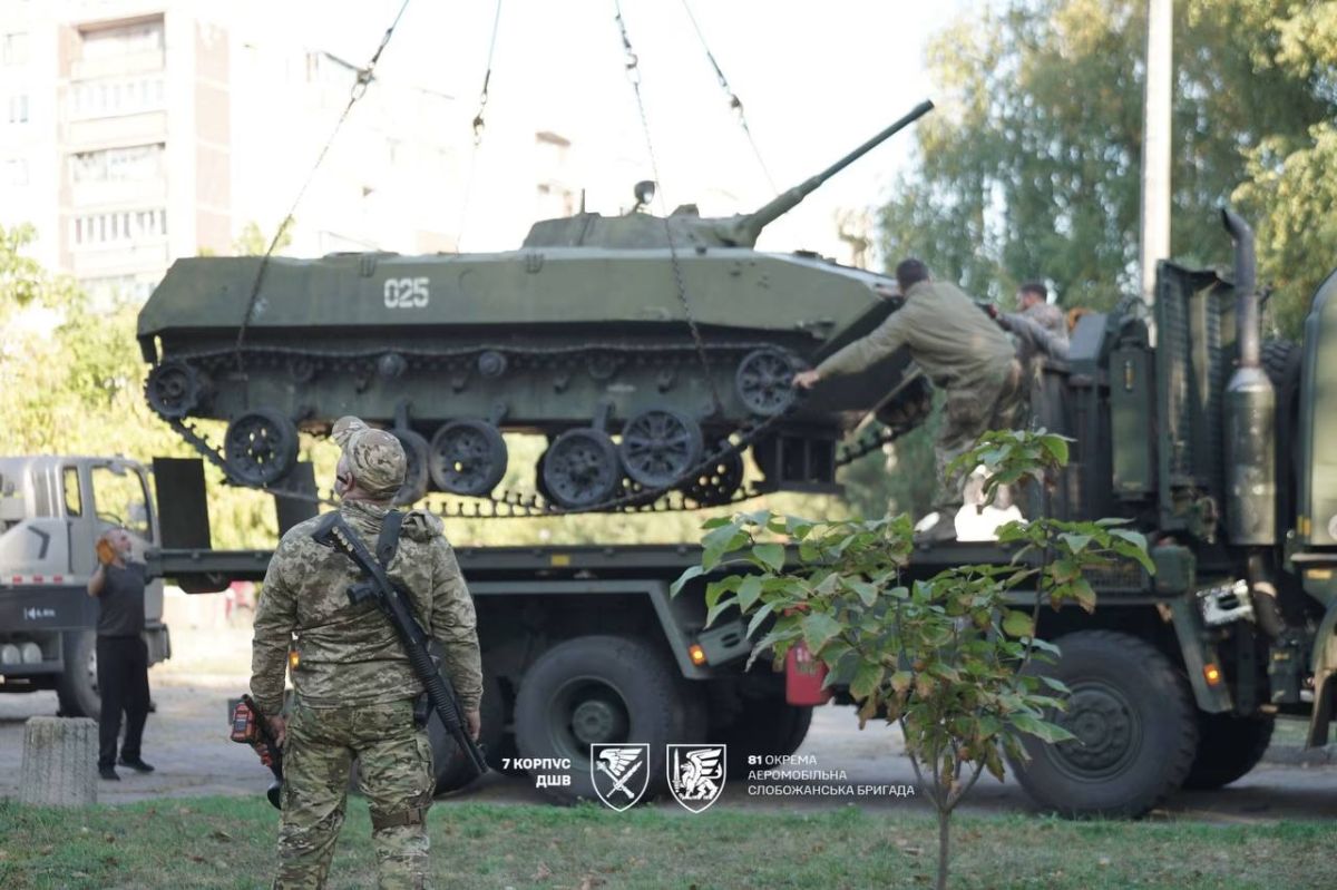 Украина "вывела" из Краматорска "военную технику" Украина "вывела" из Краматорска "военную технику"