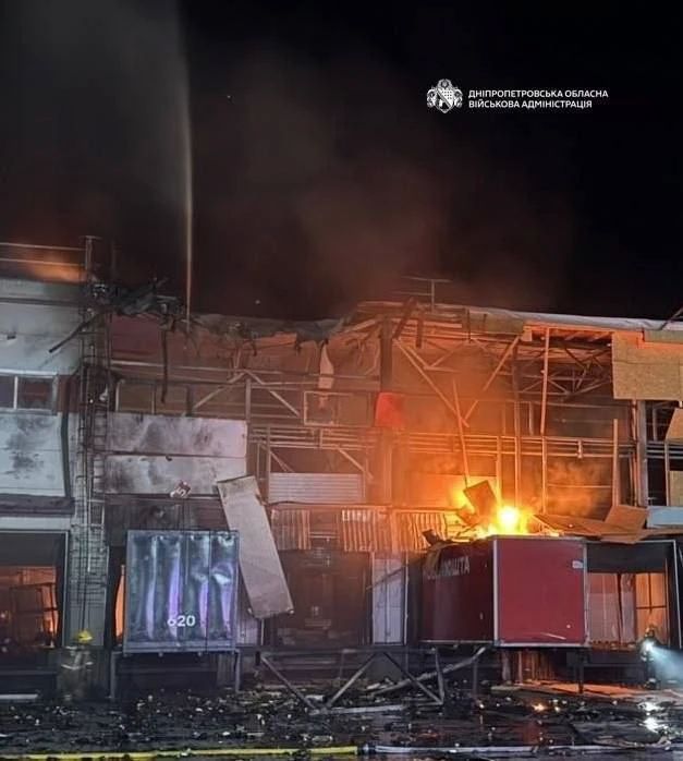 «Герани» ударили по терминалу «Новой почты» в Днепропетровске «Герани» ударили по терминалу «Новой почты» в Днепропетровске