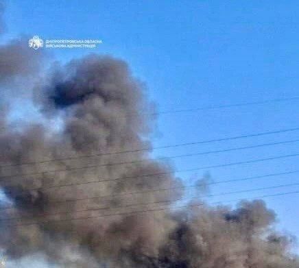 Появились изображения дыма после прилётов по Новомосковску Днепропетровской области Появились изображения дыма после прилётов по Новомосковску Днепропетровской области