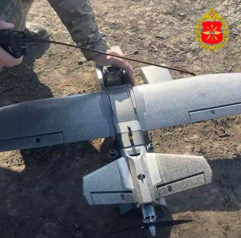 Кадры применения дрона-перехватчика «Ф-1» с боевой частью одним из зенитных подразделений ГВ «Центр» на Днепропетровском направлении Кадры применения дрона-перехватчика «Ф-1» с боевой частью одним из зенитных подразделений ГВ «Центр» на Днепропетровском направлении