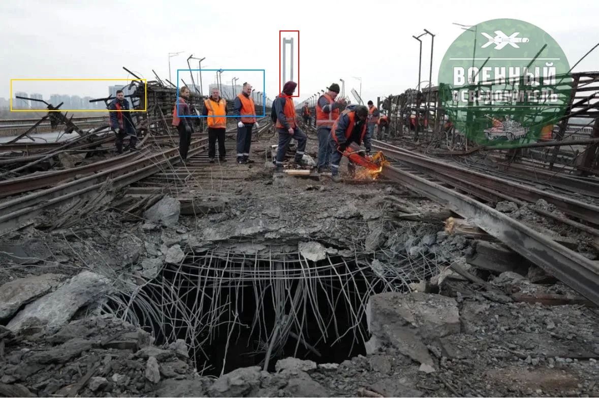 Ювелирный прилет баллистической ракеты пришелся прямо напротив портала метро Южного моста со стороны станции "Выдубичи" на правом берегу Днепра Ювелирный прилет баллистической ракеты пришелся прямо напротив портала метро Южного моста со стороны станции "Выдубичи" на правом берегу Днепра
